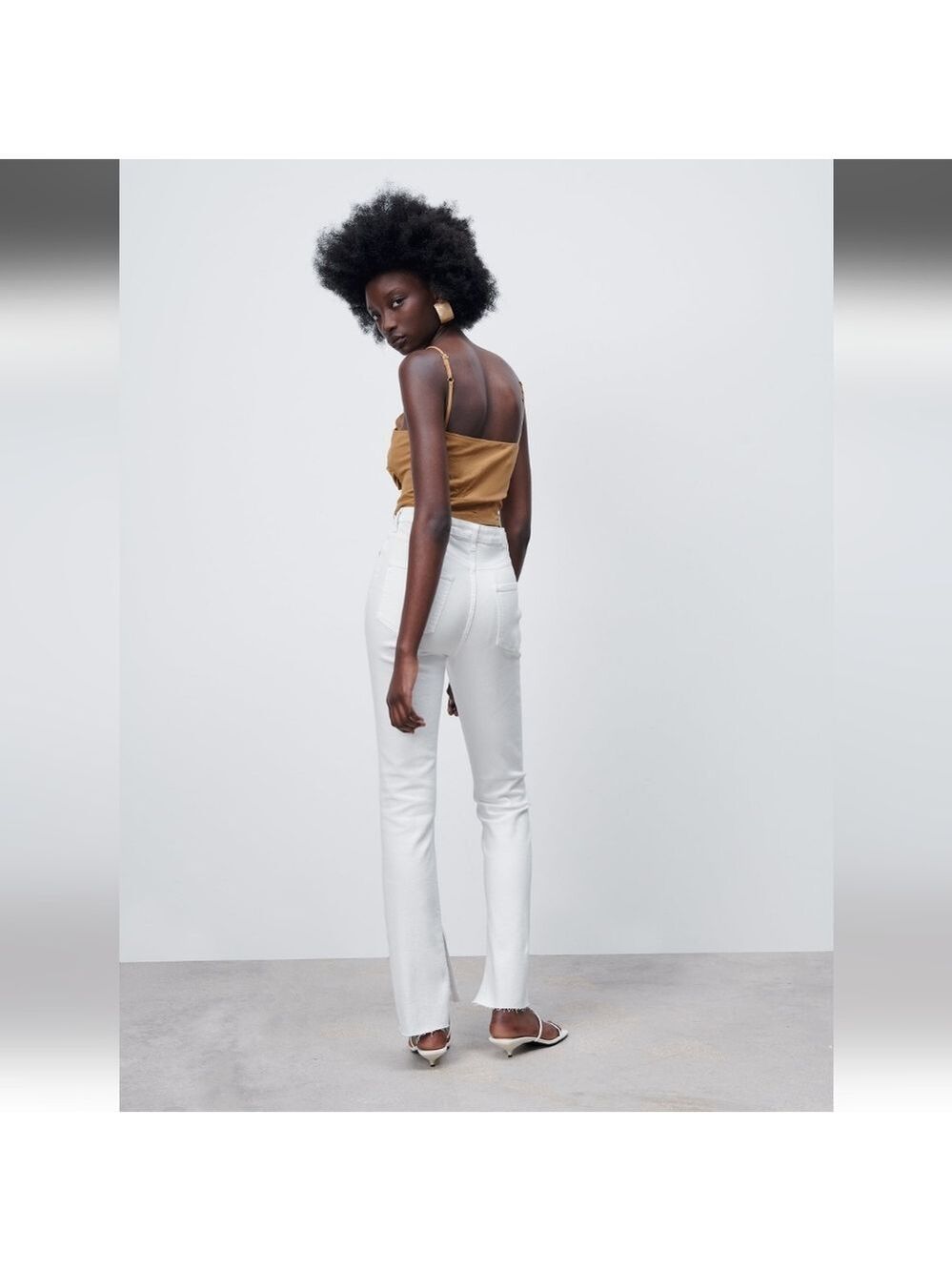 NWT Zara Slim Flare High Rise Jeans With Split Hems, Size 6 - Picture 4 of 11